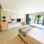 Palm Bay Hotell 3*